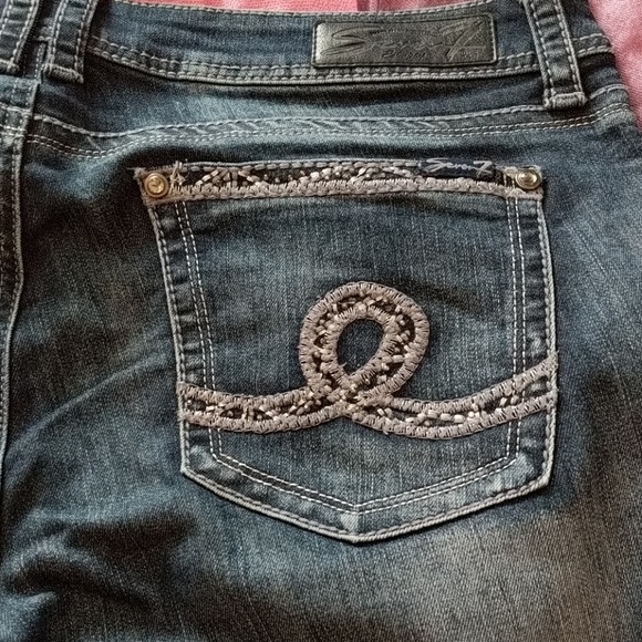 Gently worn Seven7 boot cut jeans - Picture 4 of 6